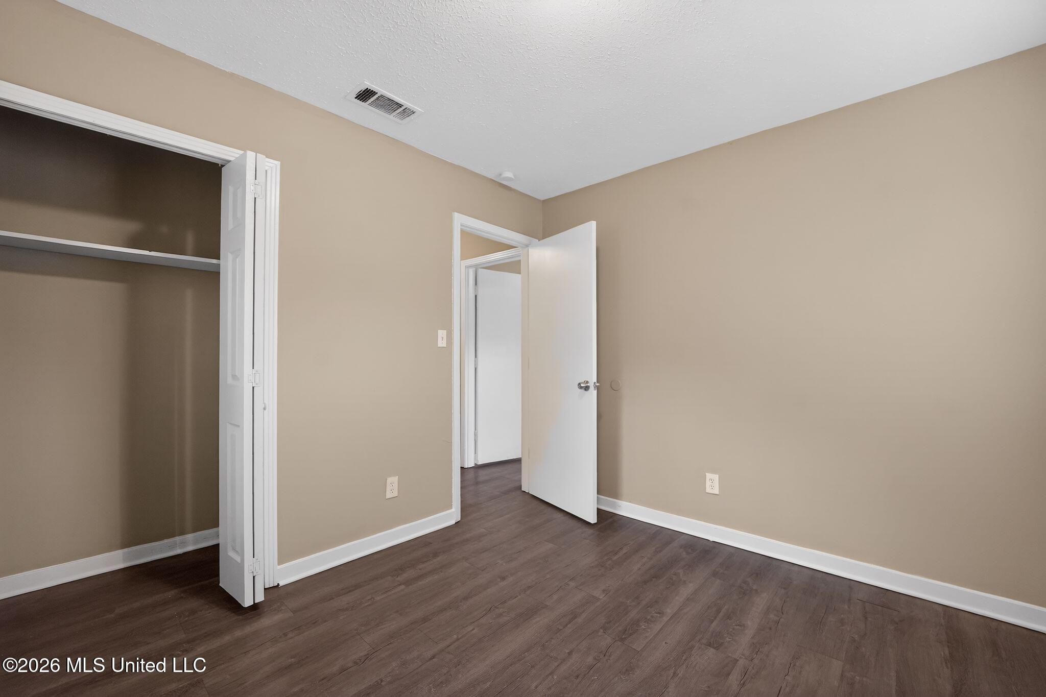 1541 Dianne Drive Jackson, MS 39204 - Photo 30 of 52 33_1541_Dianne_Dr_Jackson_MS_39204-Bedro