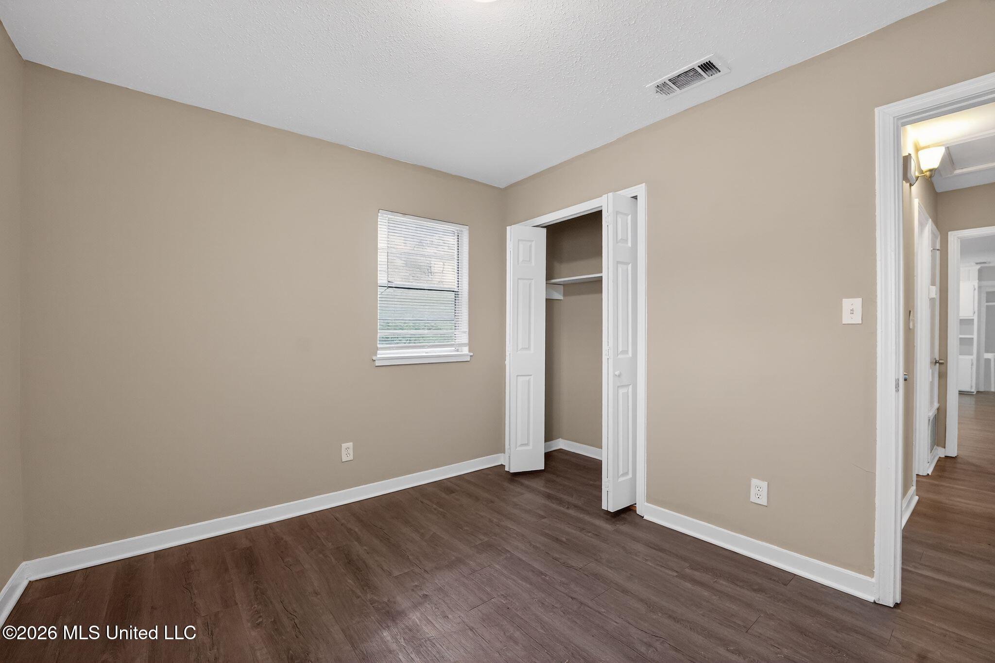 1541 Dianne Drive Jackson, MS 39204 - Photo 36 of 52 39_1541_Dianne_Dr_Jackson_MS_39204-Bedro