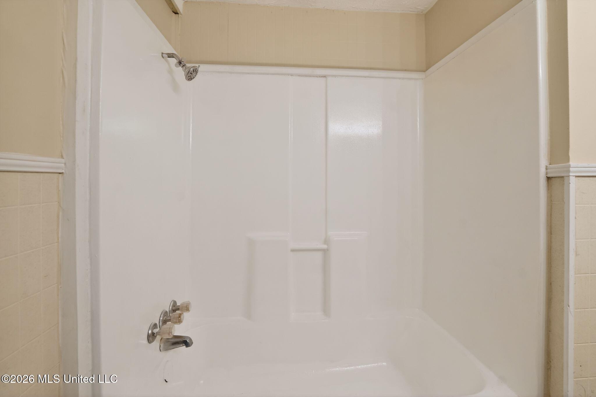 1541 Dianne Drive Jackson, MS 39204 - Photo 41 of 52 44_1541_Dianne_Dr_Jackson_MS_39204-Bathr