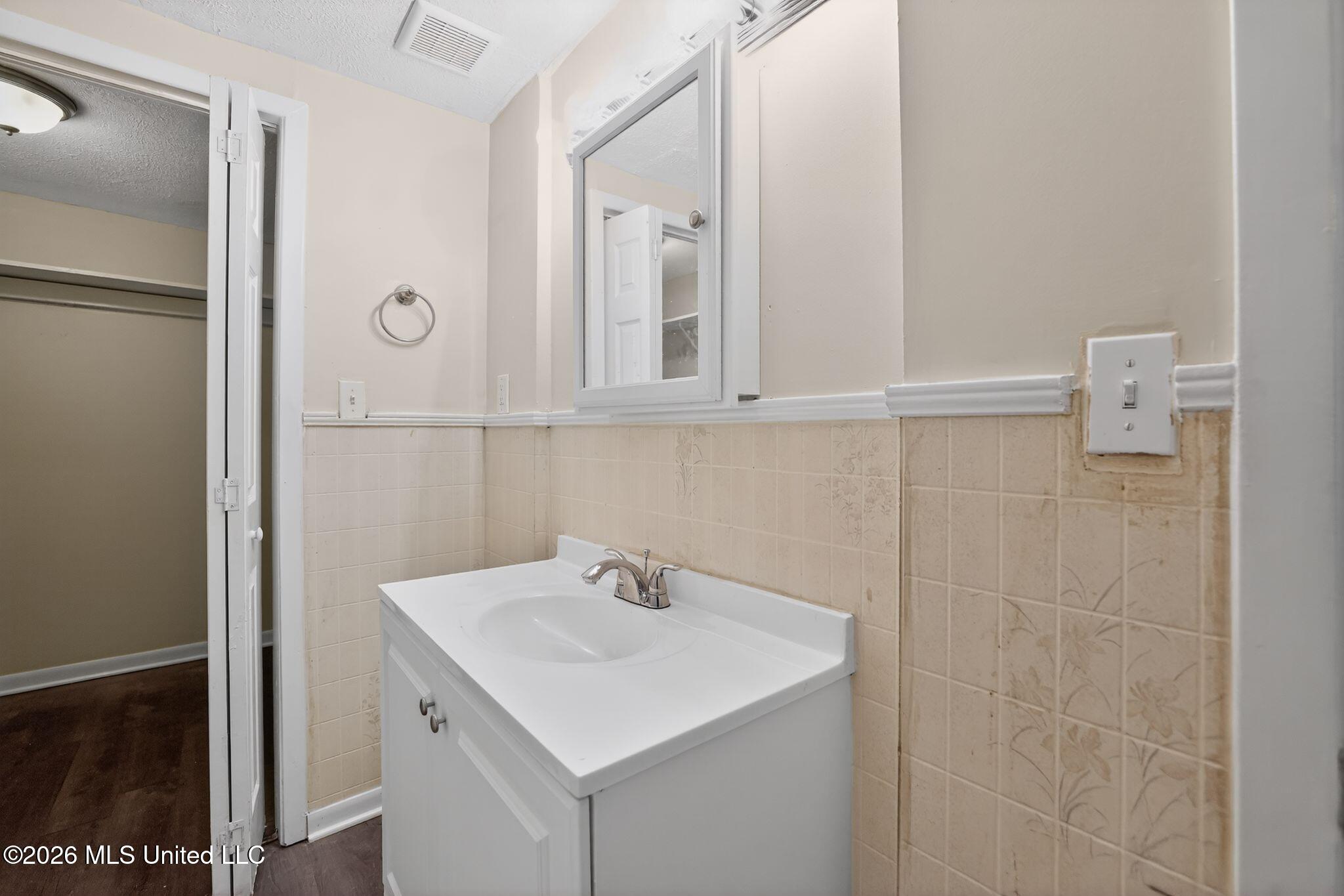 1541 Dianne Drive Jackson, MS 39204 - Photo 45 of 52 48_1541_Dianne_Dr_Jackson_MS_39204-Bathr