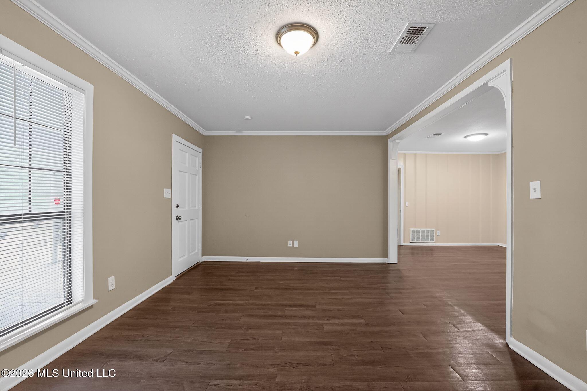 1541 Dianne Drive Jackson, MS 39204 - Photo 5 of 52 24_1541_Dianne_Dr_Jackson_MS_39204-Livin