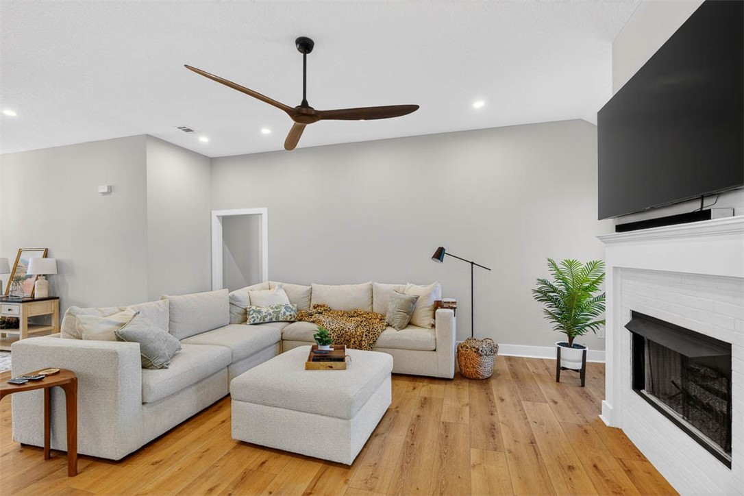 332 Edge Water Drive Brunswick, GA 31525 - Photo 12 of 50