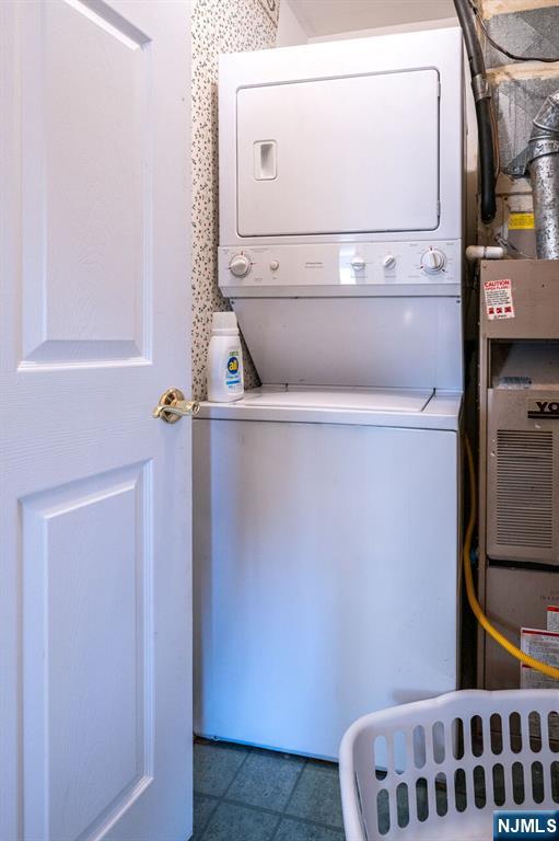 1155 Garrison Court Mahwah, NJ 07430 - Photo 21 of 26 a close up of a washer and dryer