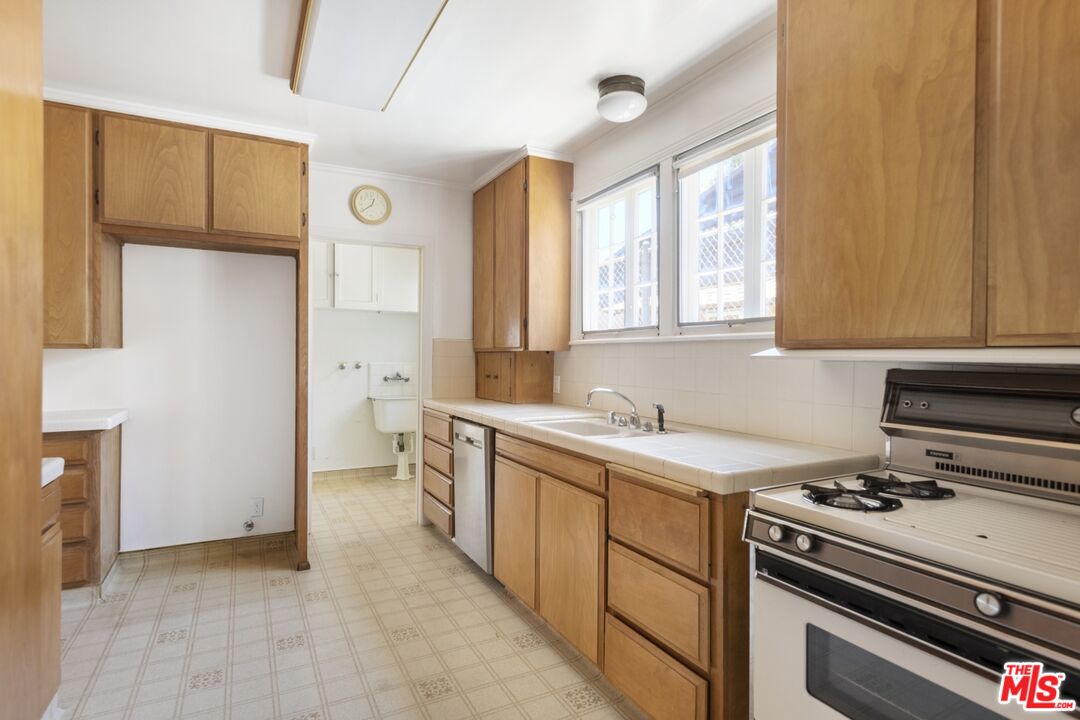 3688 Lowry Road Los Angeles, CA 90027 - Photo 19 of 53 Gallery Image 19