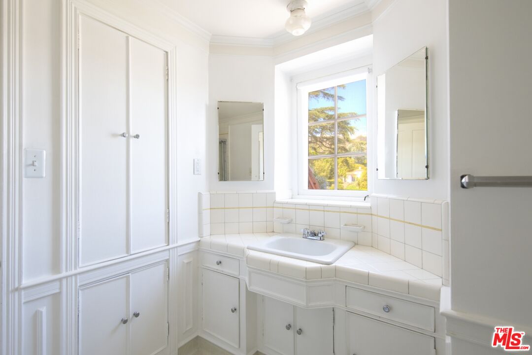 3688 Lowry Road Los Angeles, CA 90027 - Photo 33 of 53 Gallery Image 33