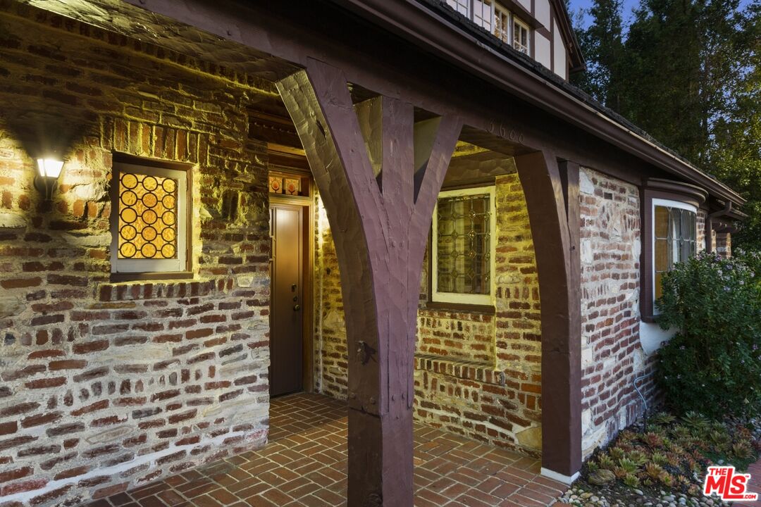 3688 Lowry Road Los Angeles, CA 90027 - Photo 4 of 53 Gallery Image 4