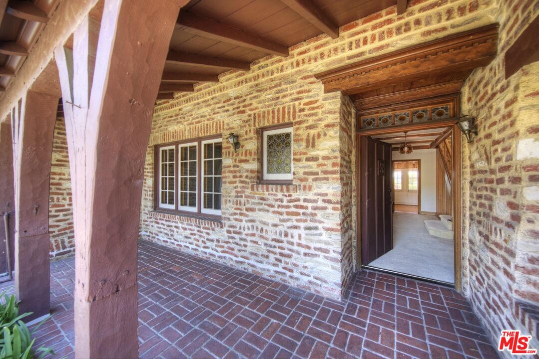 3688 Lowry Road Los Angeles, CA 90027 - Photo 9 of 53 Gallery Image 9