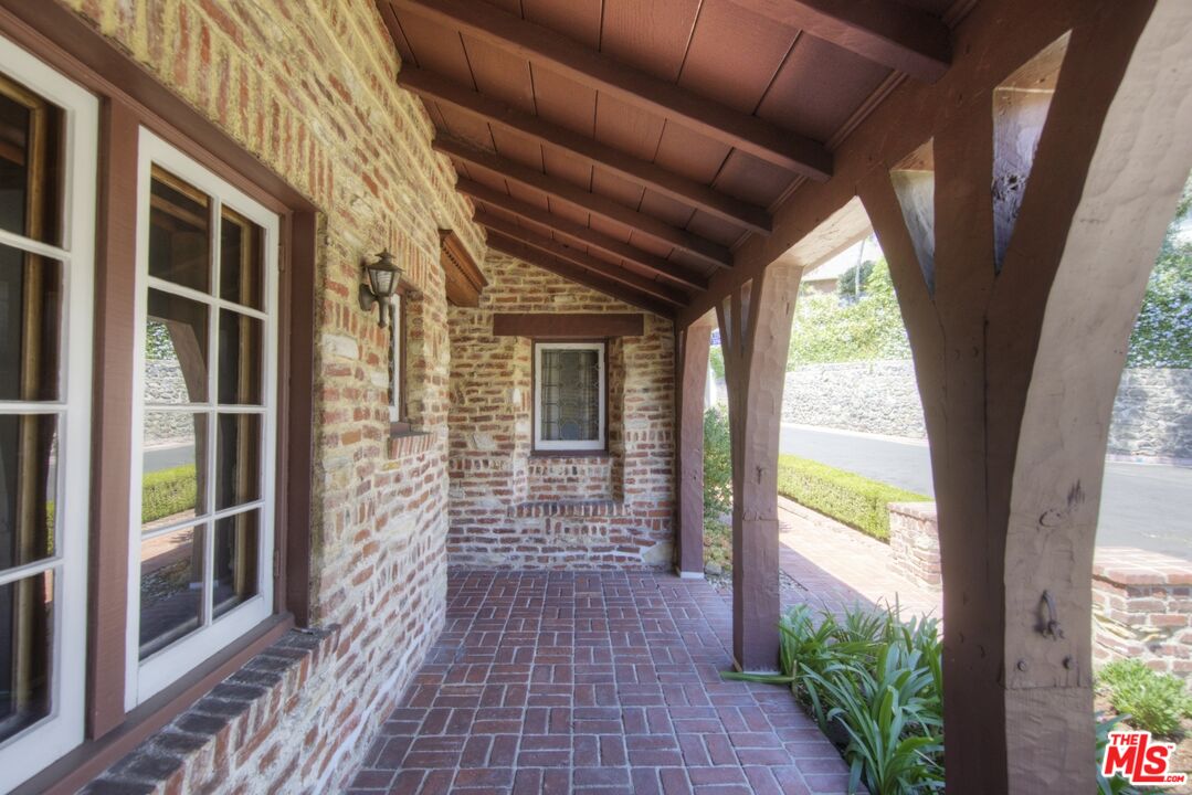 3688 Lowry Road Los Angeles, CA 90027 - Photo 10 of 53 Gallery Image 10