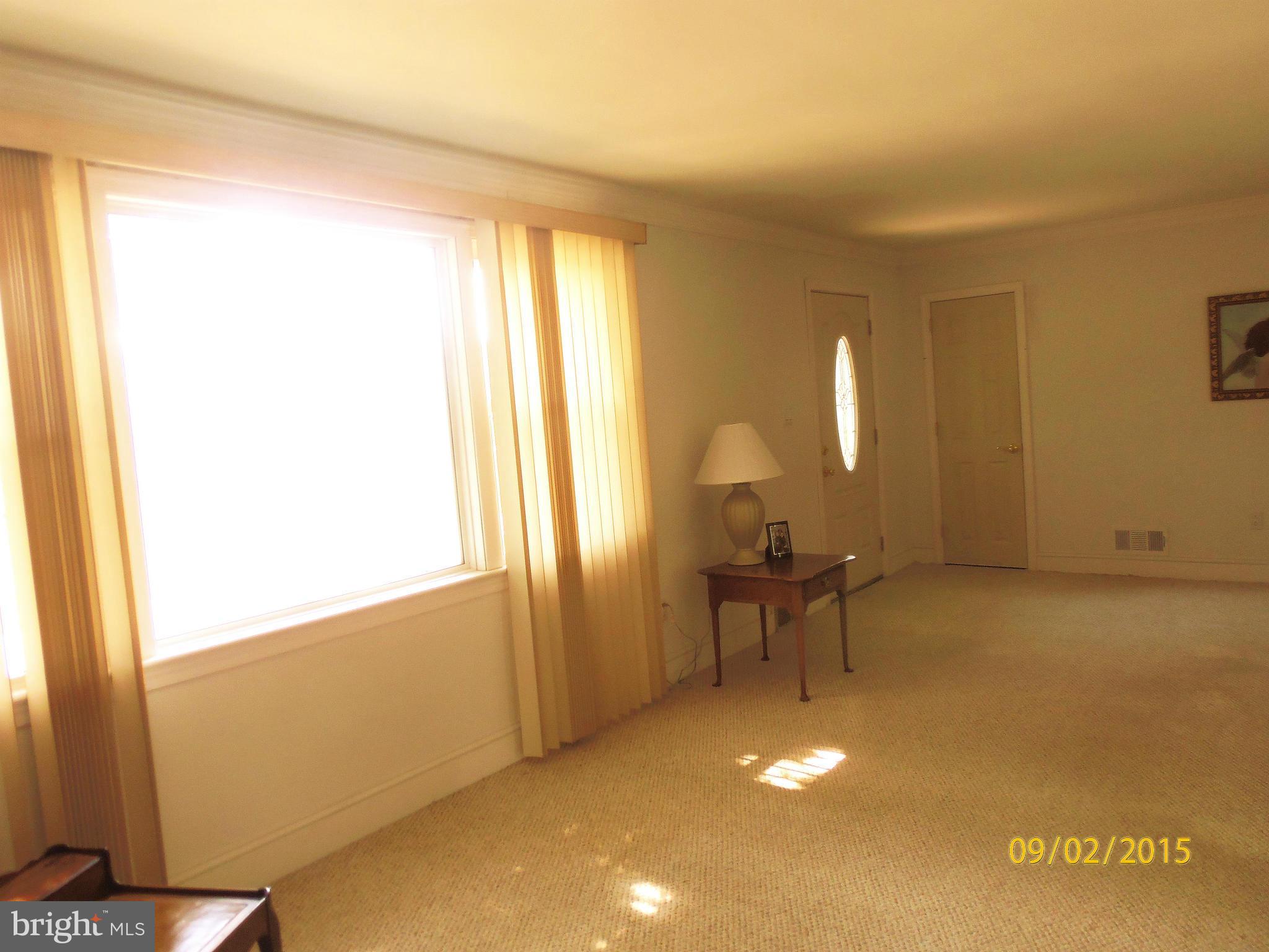 7711 Woodyard Road Clinton, MD 20735 - Photo 16 of 30 Living Room