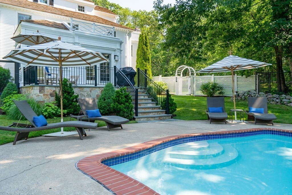 123 Summer Street Hingham, MA 02043 - Photo 4 of 42 Gallery Image 4