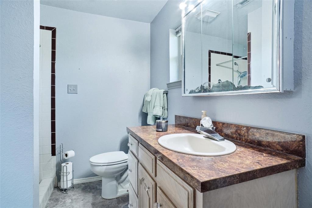 8983 Odneal Road West Krum, TX 76249 - Photo 13 of 29 Full bathroom in secondary bedroom of house #1.