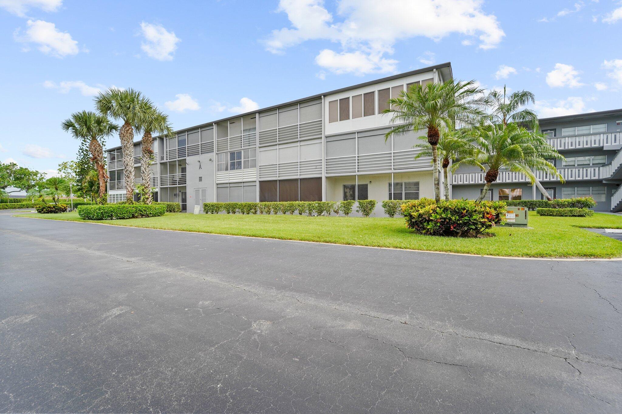 10 Suffolk A Boca Raton, FL 33434 - Photo 2 of 27 2-web-or-mls-DSC02272