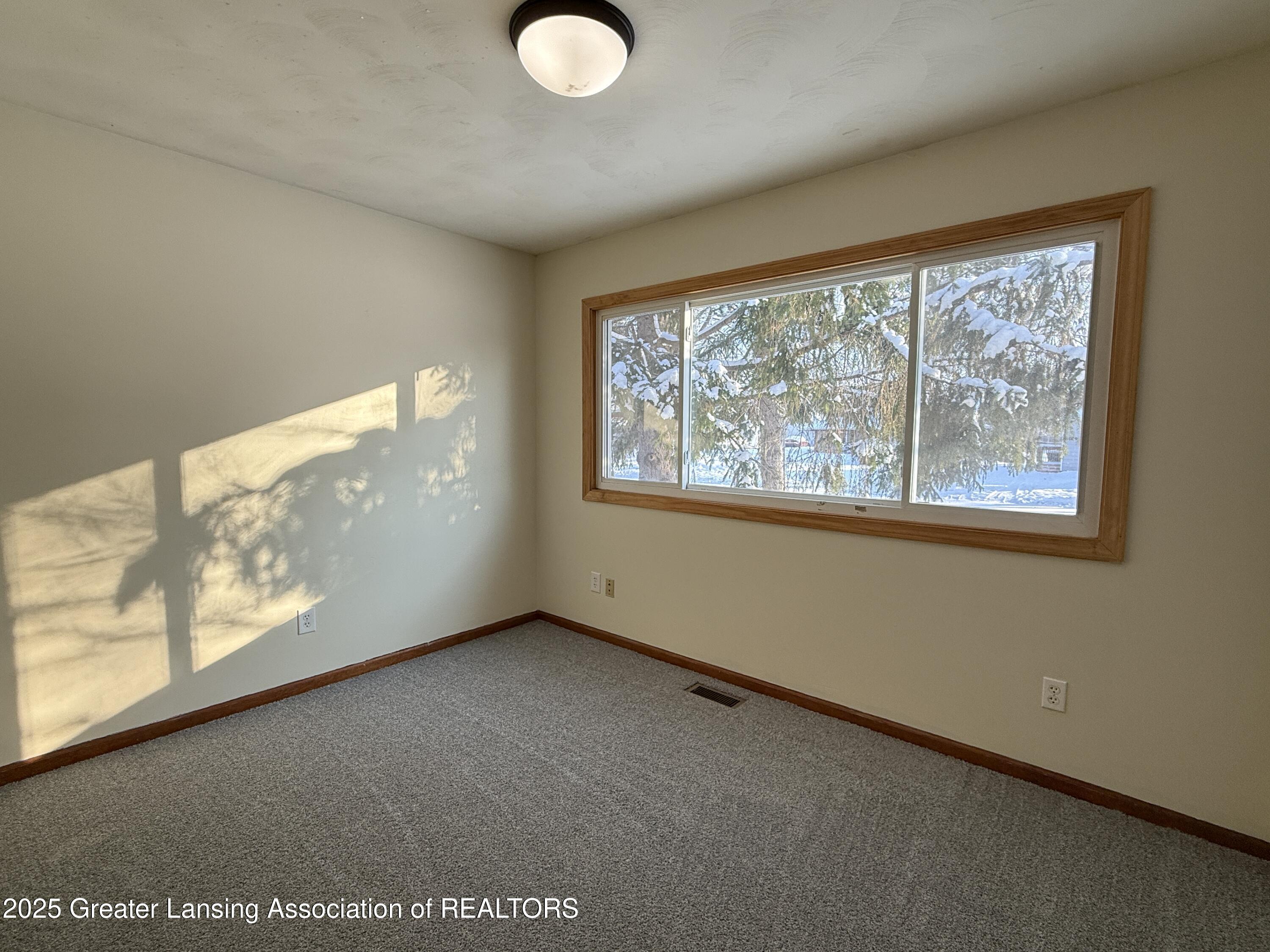 6820 Richard Road Lansing, MI 48911 - Photo 14 of 17 20251202_093459971_0.5