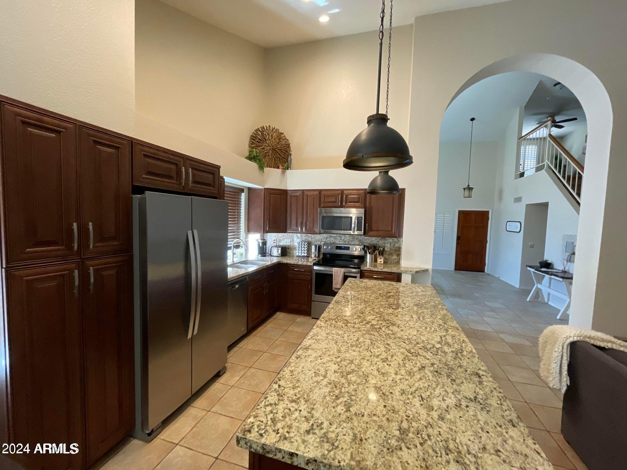 2322 East Millbrae Court Gilbert, AZ 85234 - Photo 5 of 38 High vaulted ceilings