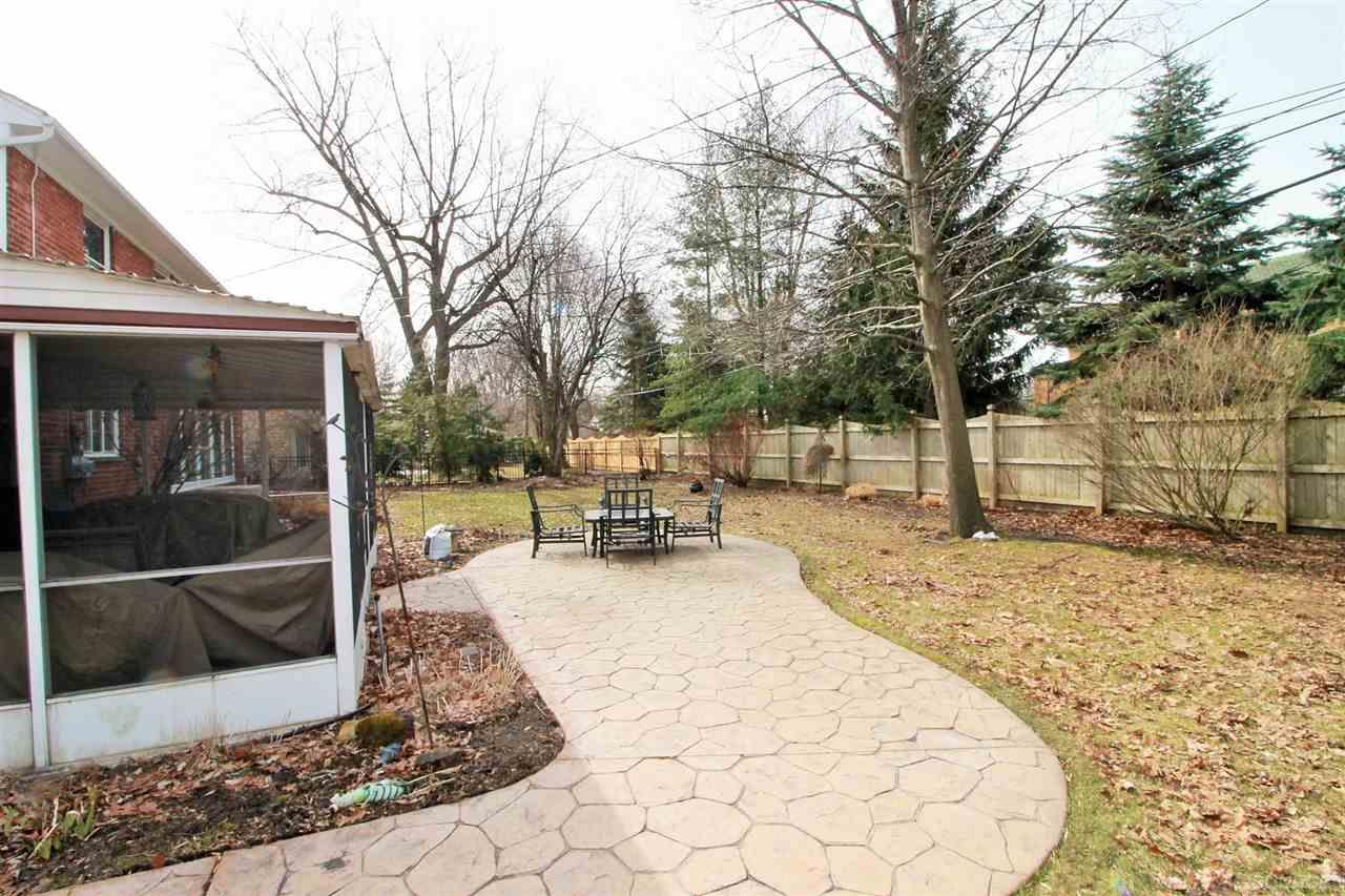 1005 Bedford Road Grosse Pointe, MI 48230 - Photo 40 of 45 31343355-39.JPG