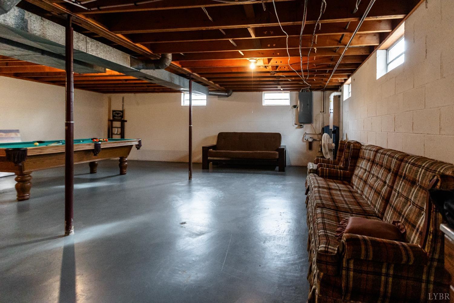 10769 Oakville Road Gladstone, VA 24553 - Photo 29 of 35 a view of a livingroom with couch