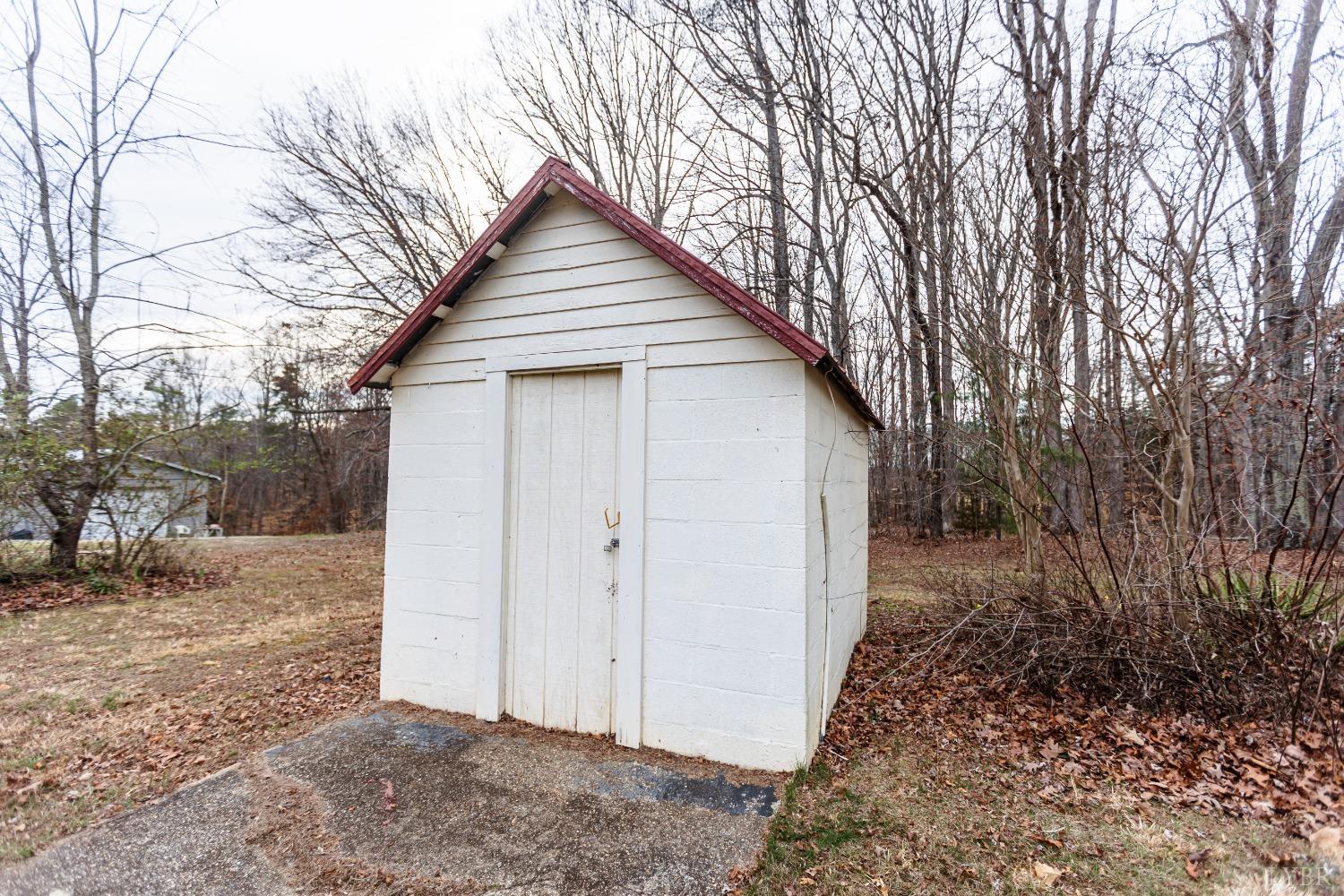 10769 Oakville Road Gladstone, VA 24553 - Photo 35 of 35 a view of backyard of house