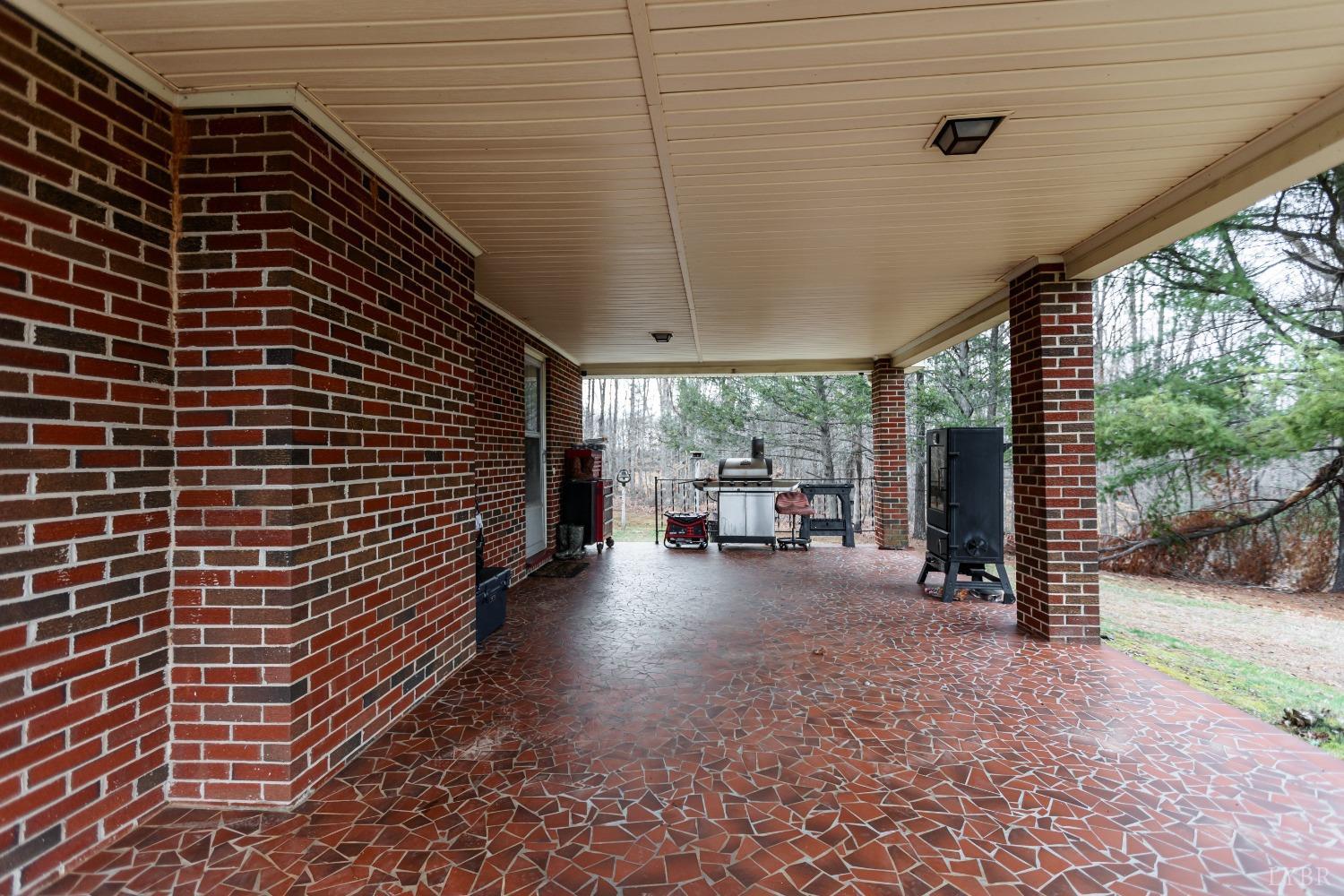 10769 Oakville Road Gladstone, VA 24553 - Photo 4 of 35 a view of livingroom with natural light