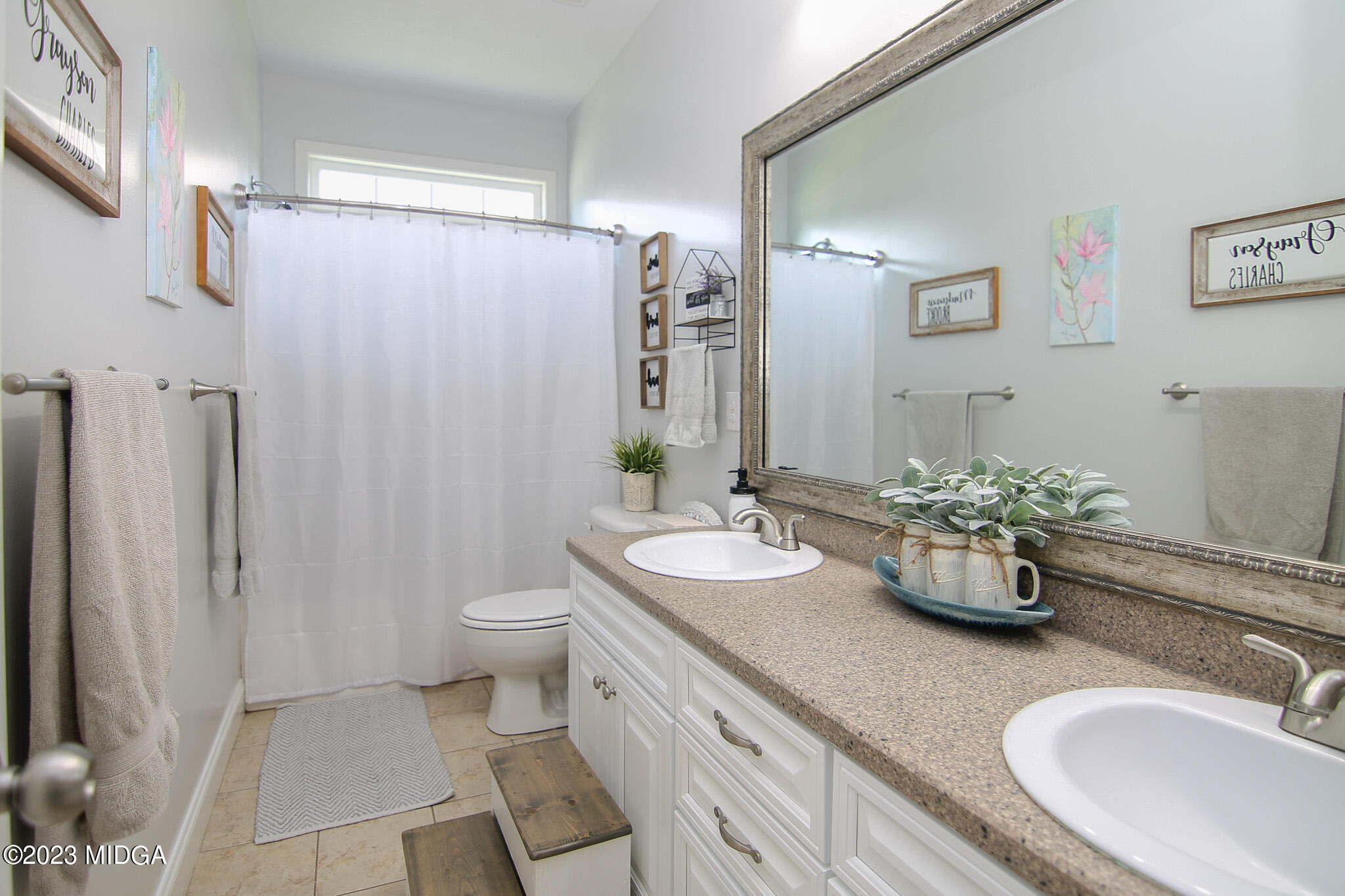 110 Berkley Circle Warner Robins, GA 31093 - Photo 31 of 57 a bathroom with double sink and a mirror