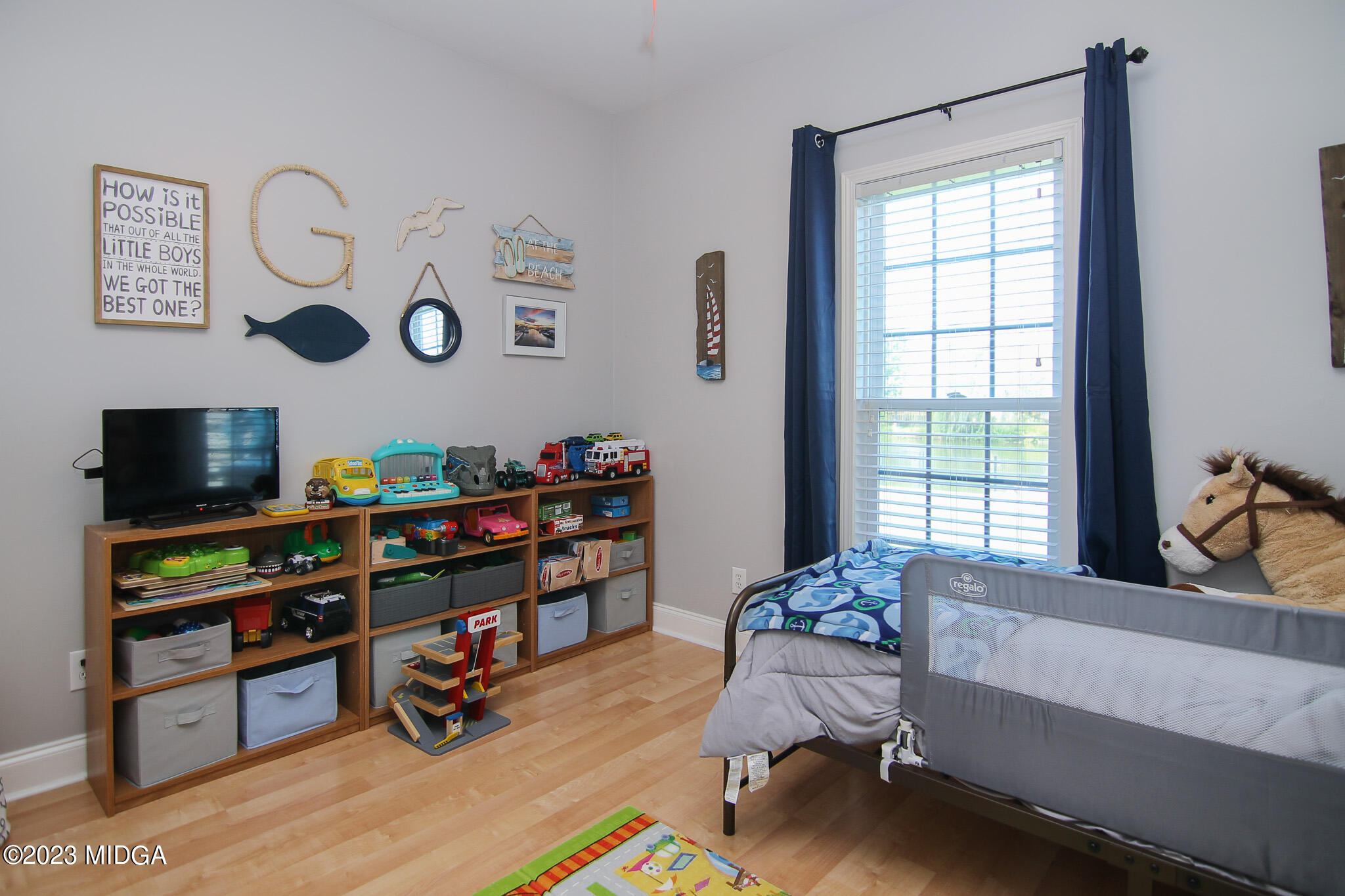 110 Berkley Circle Warner Robins, GA 31093 - Photo 36 of 57 a living room with furniture and a window