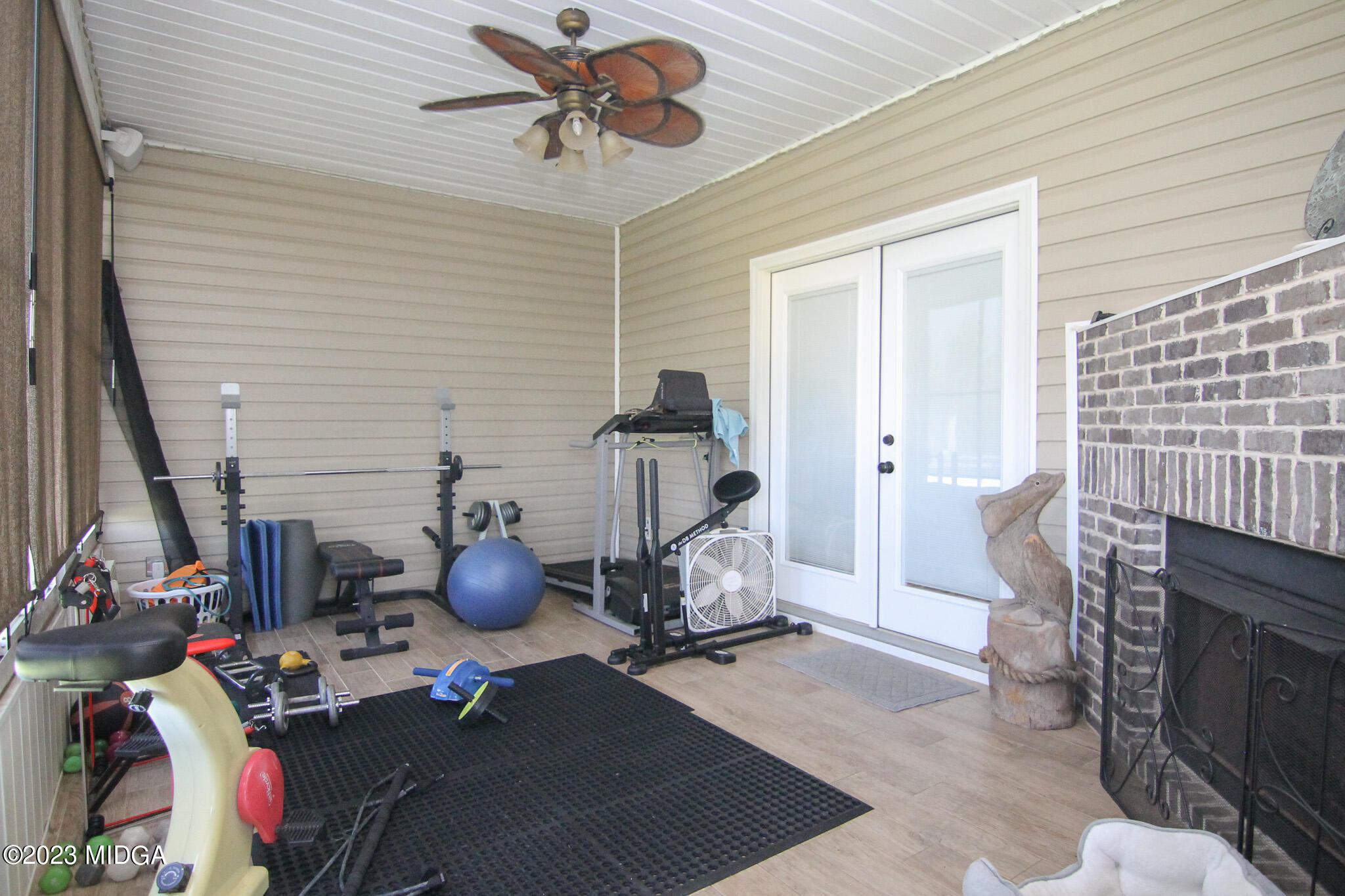 110 Berkley Circle Warner Robins, GA 31093 - Photo 40 of 57 a room with a couch and a chandelier