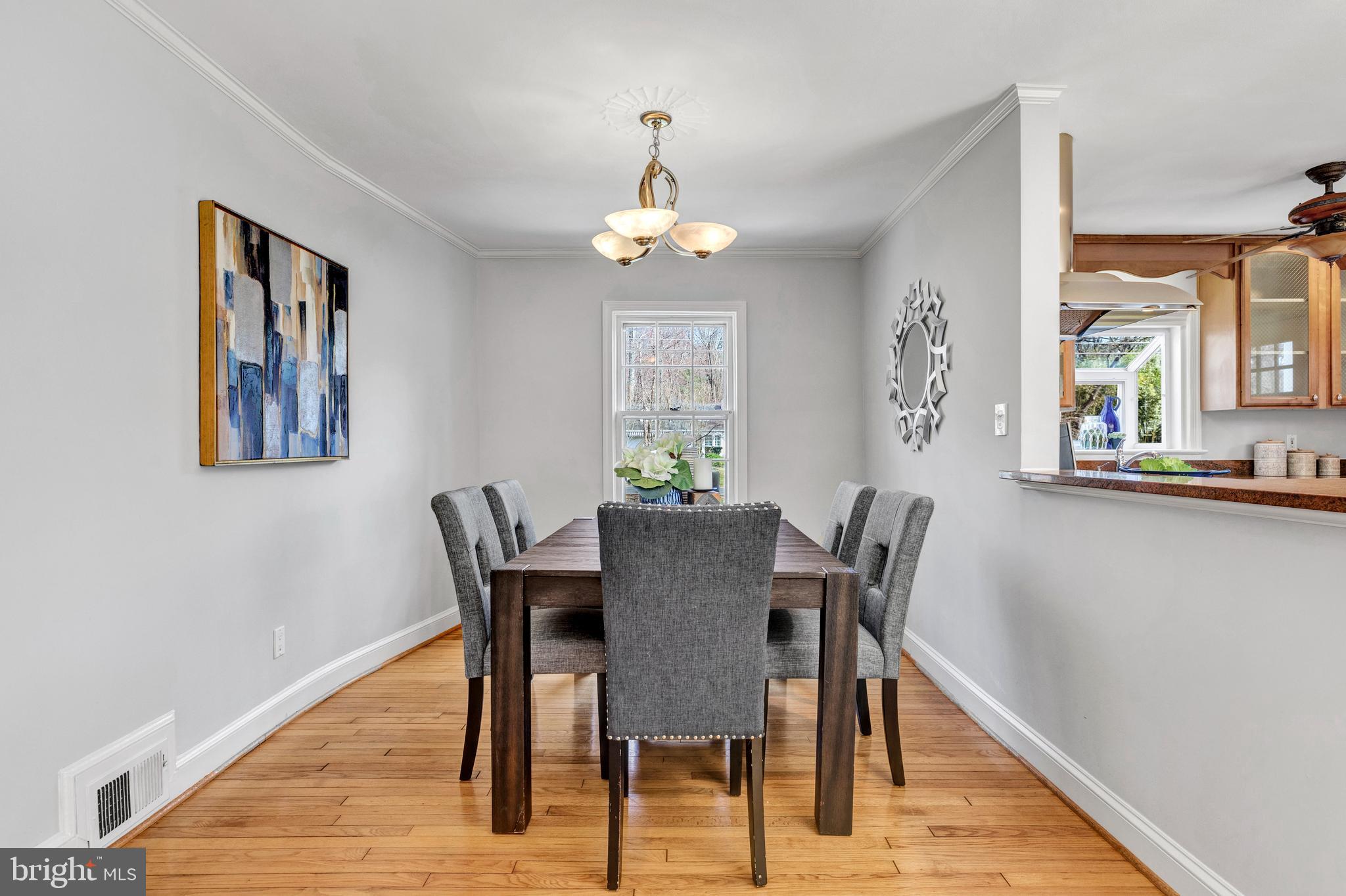 3100 Holmes Run Road Falls Church, VA 22042 - Photo 11 of 42 Dining room