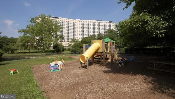 $1,550 | 10401 Grosvenor Place, Unit 1519, Rockville, MD 20852