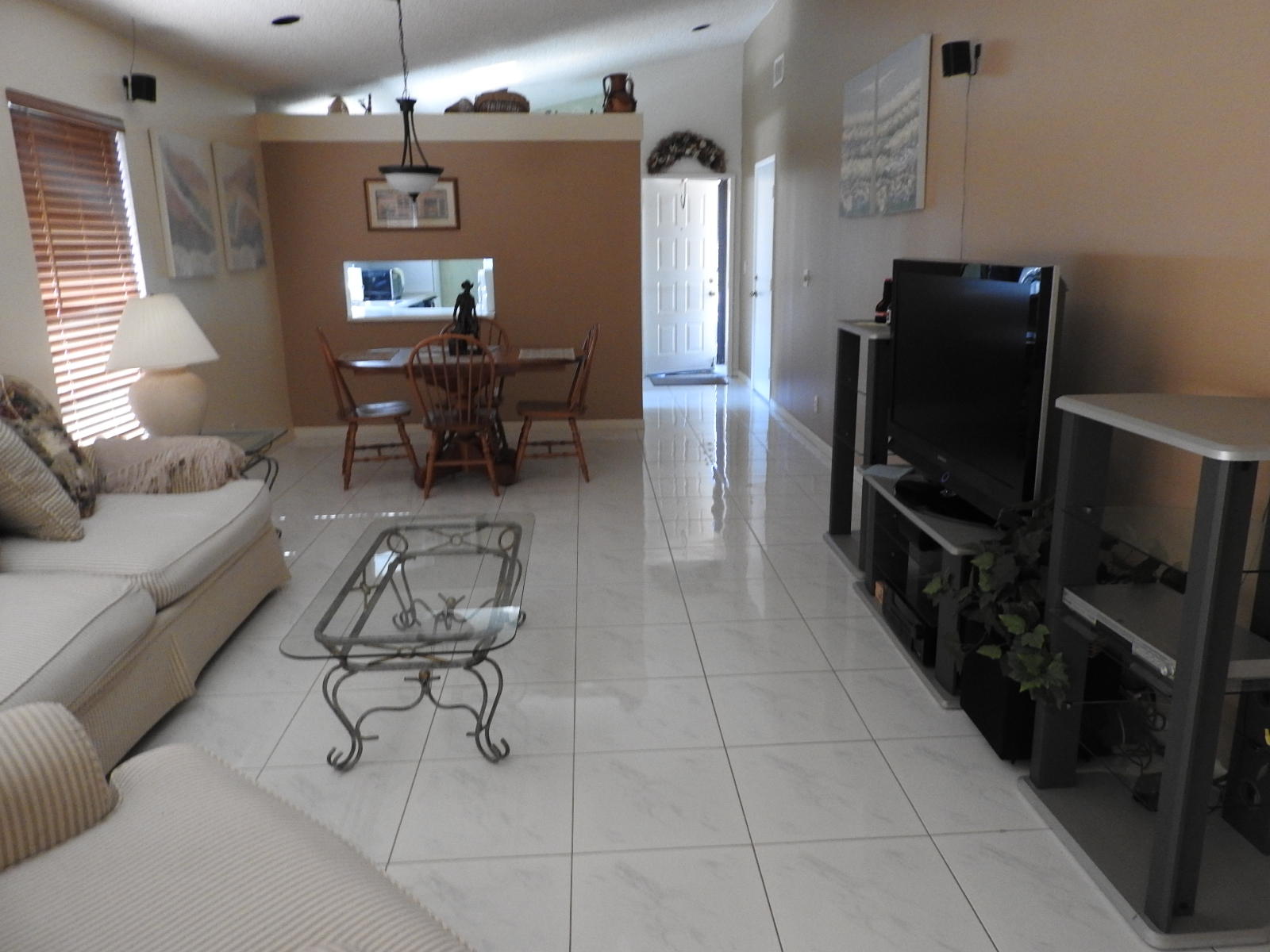 8182 Springtree Road Boca Raton, FL 33496 - Photo 18 of 29 Living Room