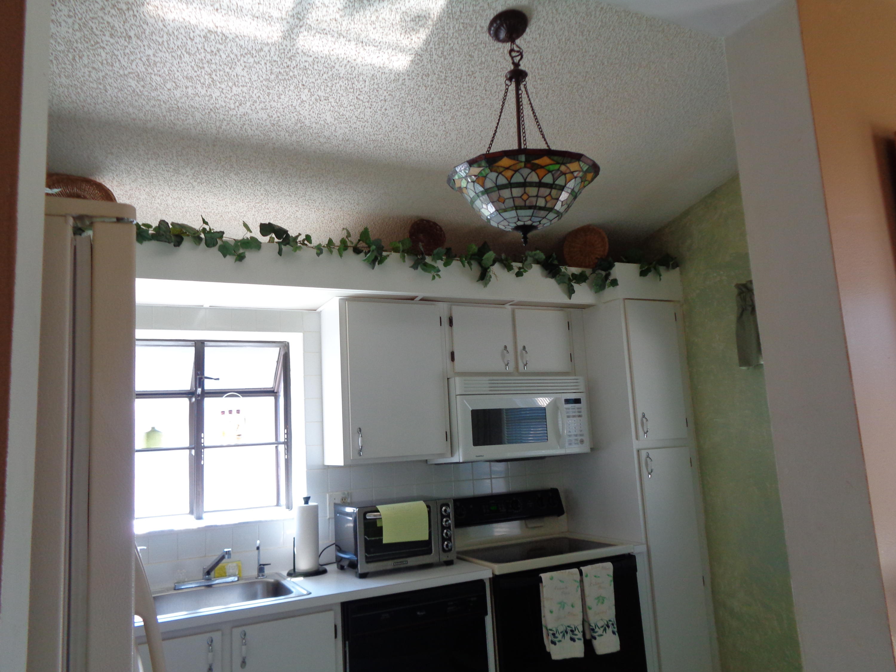 8182 Springtree Road Boca Raton, FL 33496 - Photo 19 of 29 Kitchen