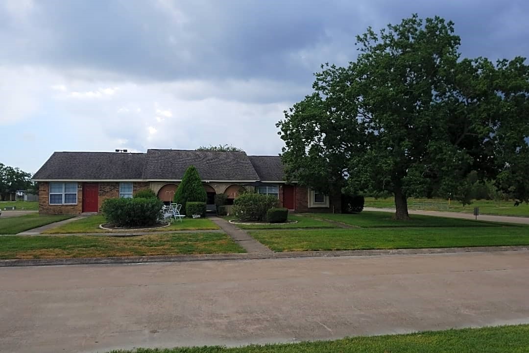3301 Royal Street Baytown, TX 77521 - Photo 5 of 6