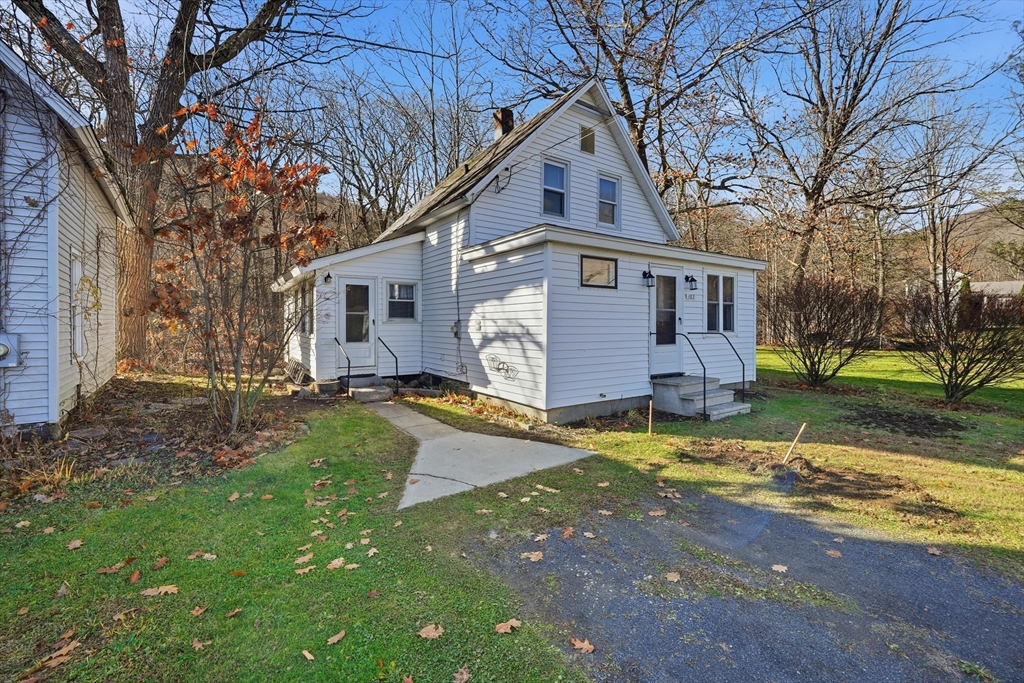 a view of a house with a yard