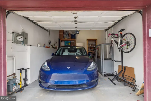 a view of entryway and hall