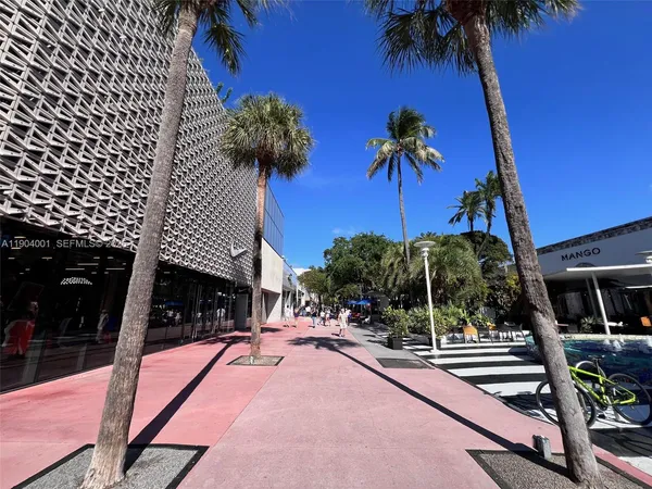 $272,000 | 1300 Lincoln Road, Unit D304, Miami Beach, FL 33139