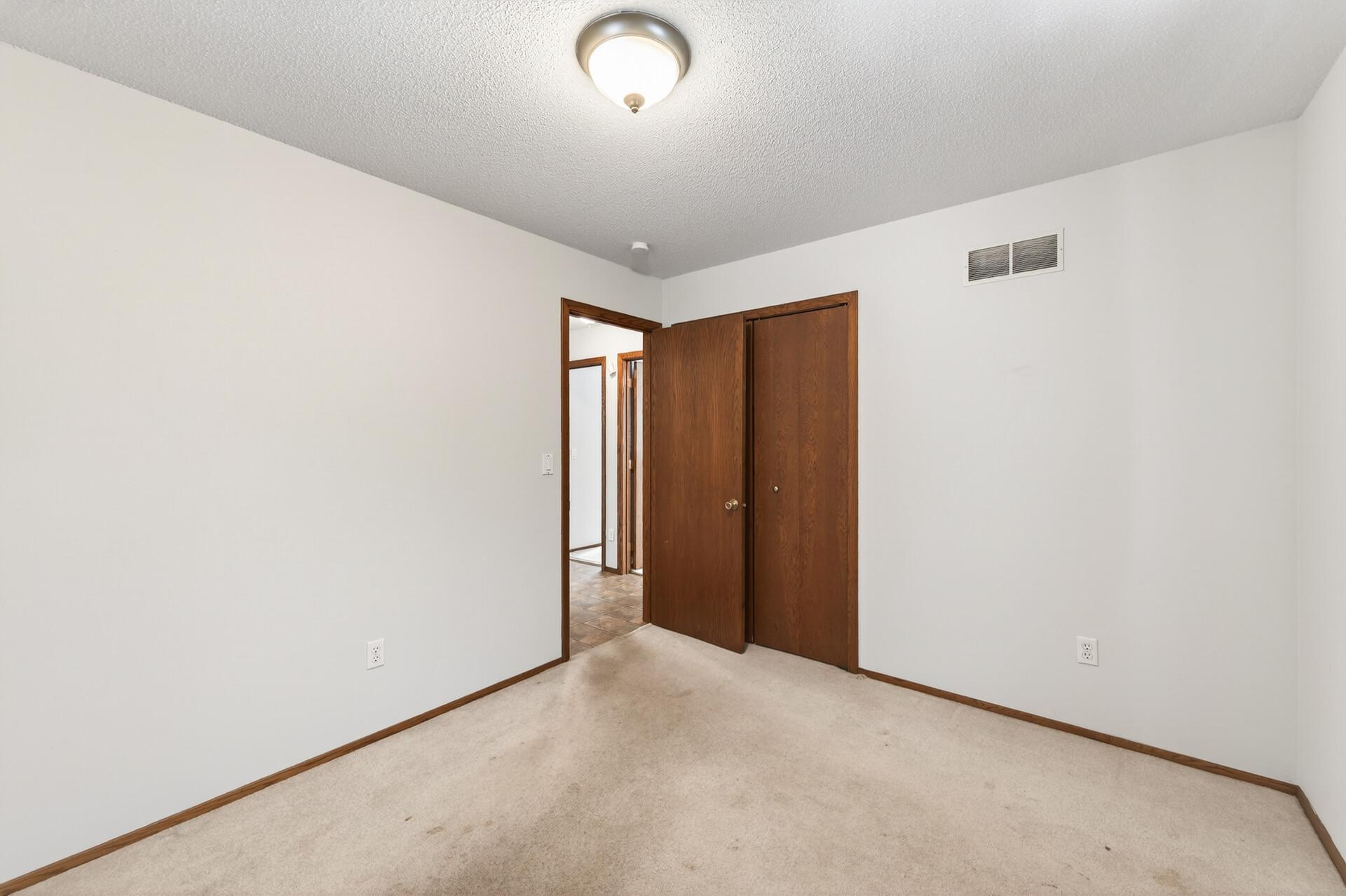 346 McKnight Road South Maplewood, MN 55119 - Photo 26 of 50