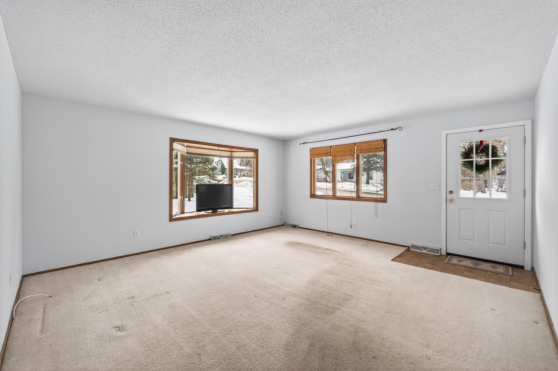 346 McKnight Road South Maplewood, MN 55119 - Photo 4 of 50