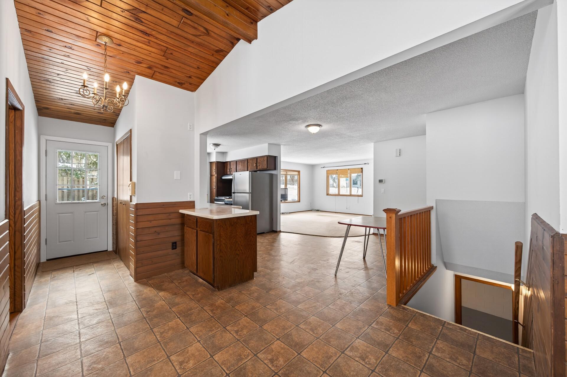 346 McKnight Road South Maplewood, MN 55119 - Photo 6 of 50