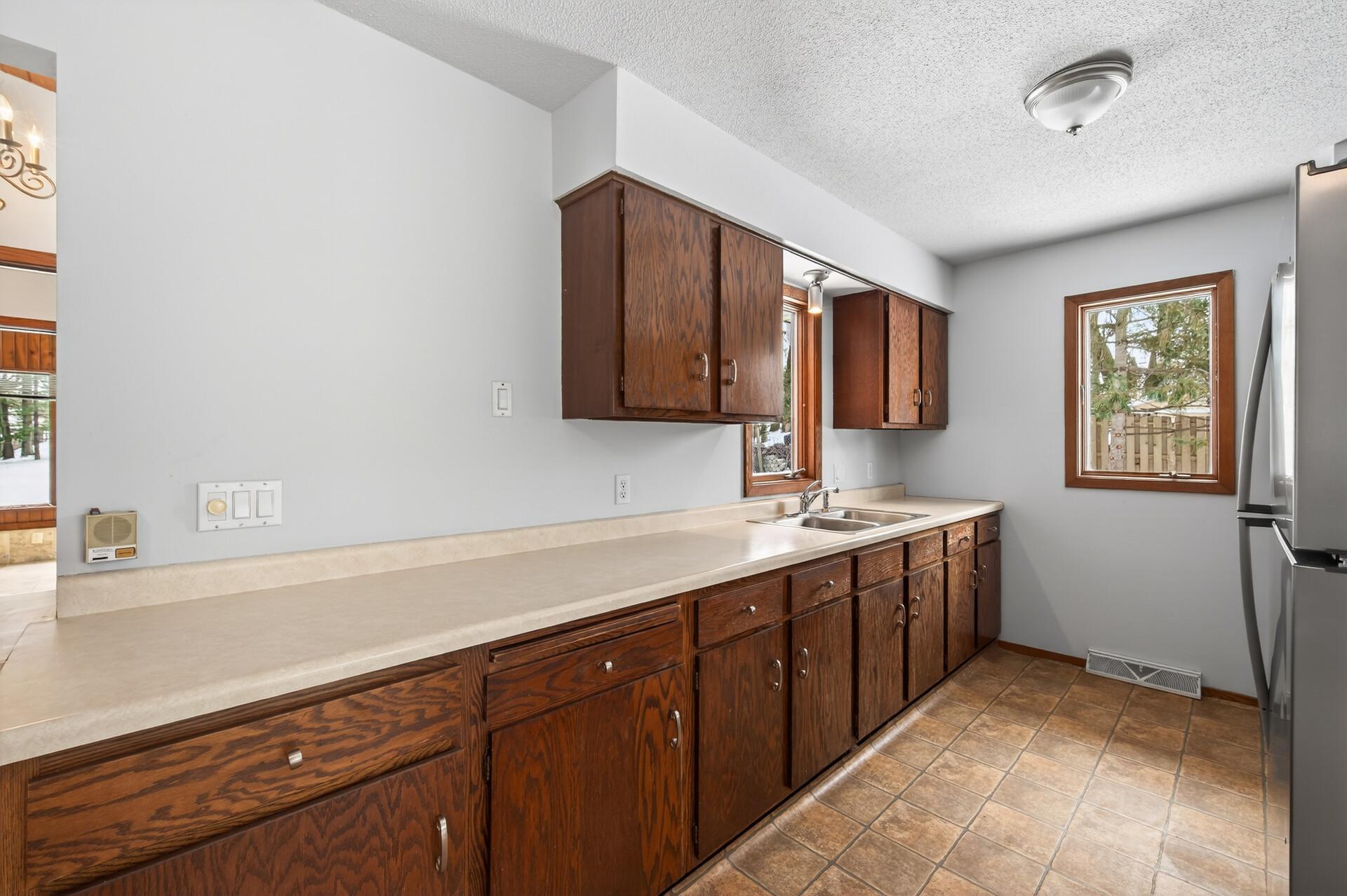 346 McKnight Road South Maplewood, MN 55119 - Photo 7 of 50