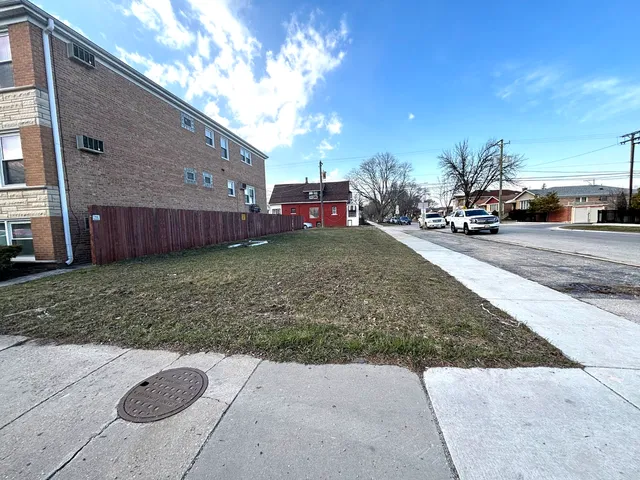 $279,000 | 6420 West Gunnison Street, Harwood Heights, IL 60706