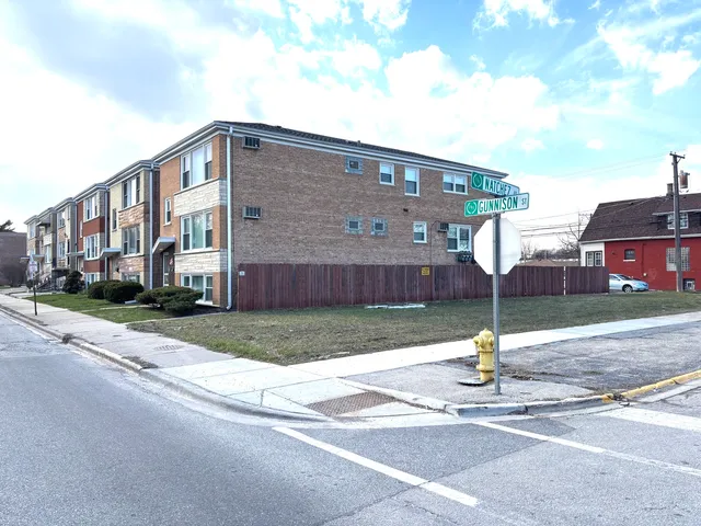 $279,000 | 6420 West Gunnison Street, Harwood Heights, IL 60706