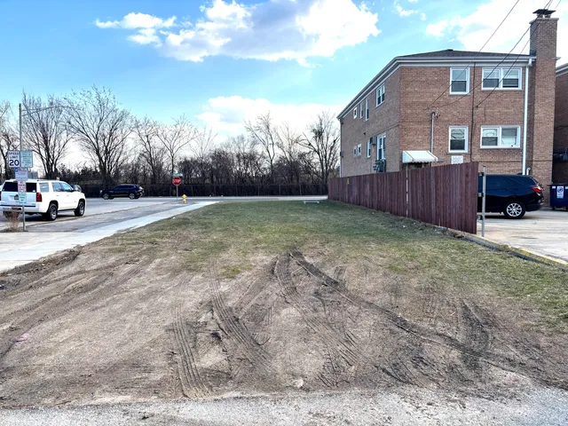 $279,000 | 6420 West Gunnison Street, Harwood Heights, IL 60706