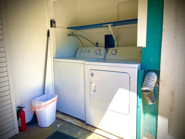 a view of a back yard