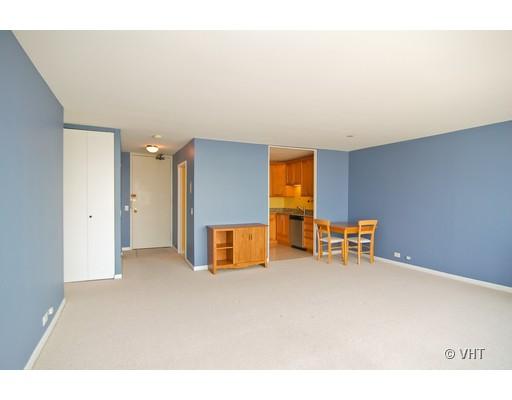 5445 North Sheridan Road, Unit 2503 Chicago, IL 60640 - Photo 3 of 7 a view of livingroom with furniture