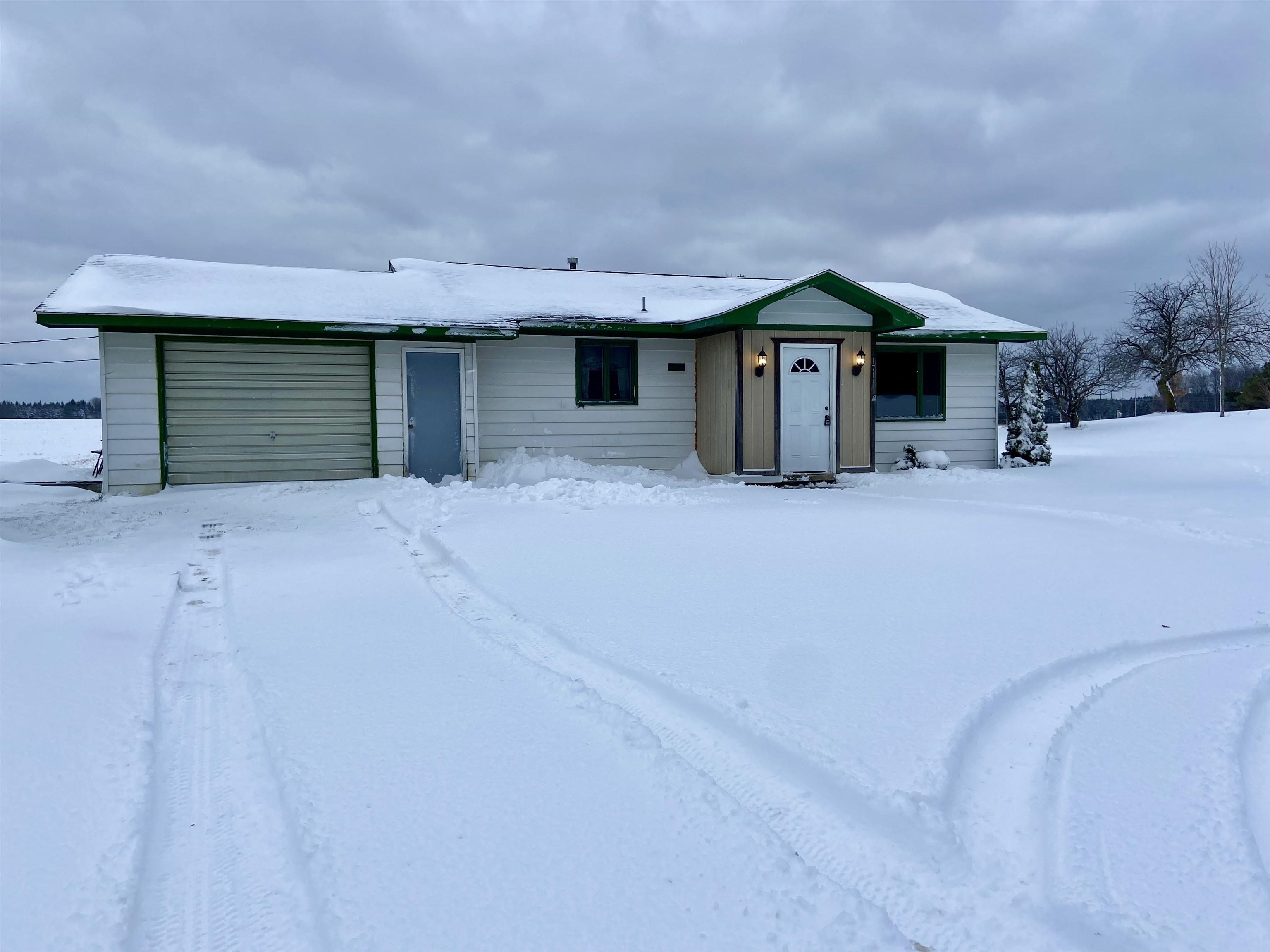 1711 Boardman Road Southwest South Boardman, MI 49680 - Photo 2 of 23 1895435-1.JPG