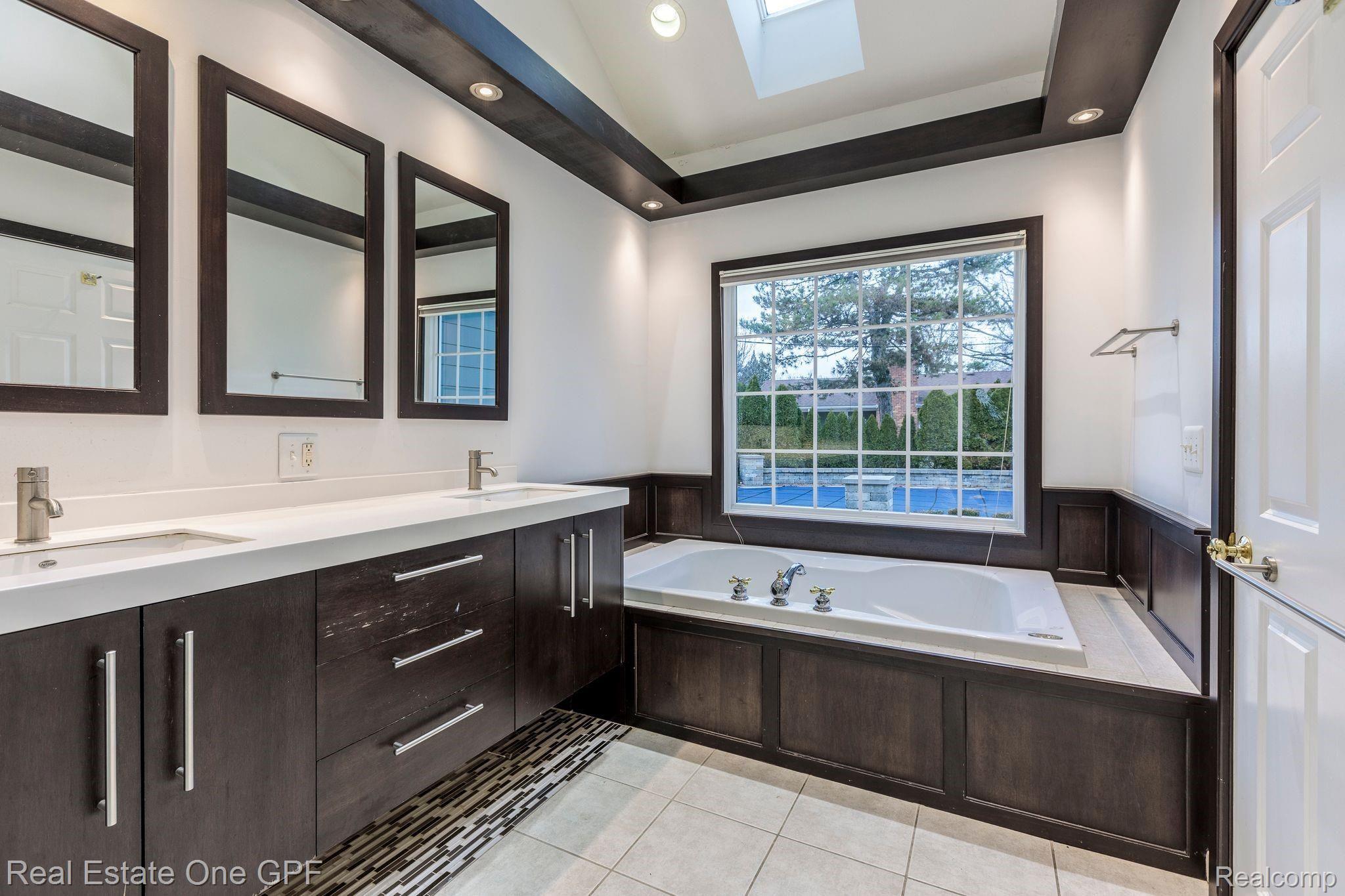 423 Barclay Road Grosse Pointe, MI 48236 - Photo 10 of 36 423 Barclay Rd-11.jpg