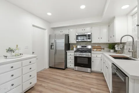 $999,000 | 2752 Lakewood Place, Westlake Village, CA 91361