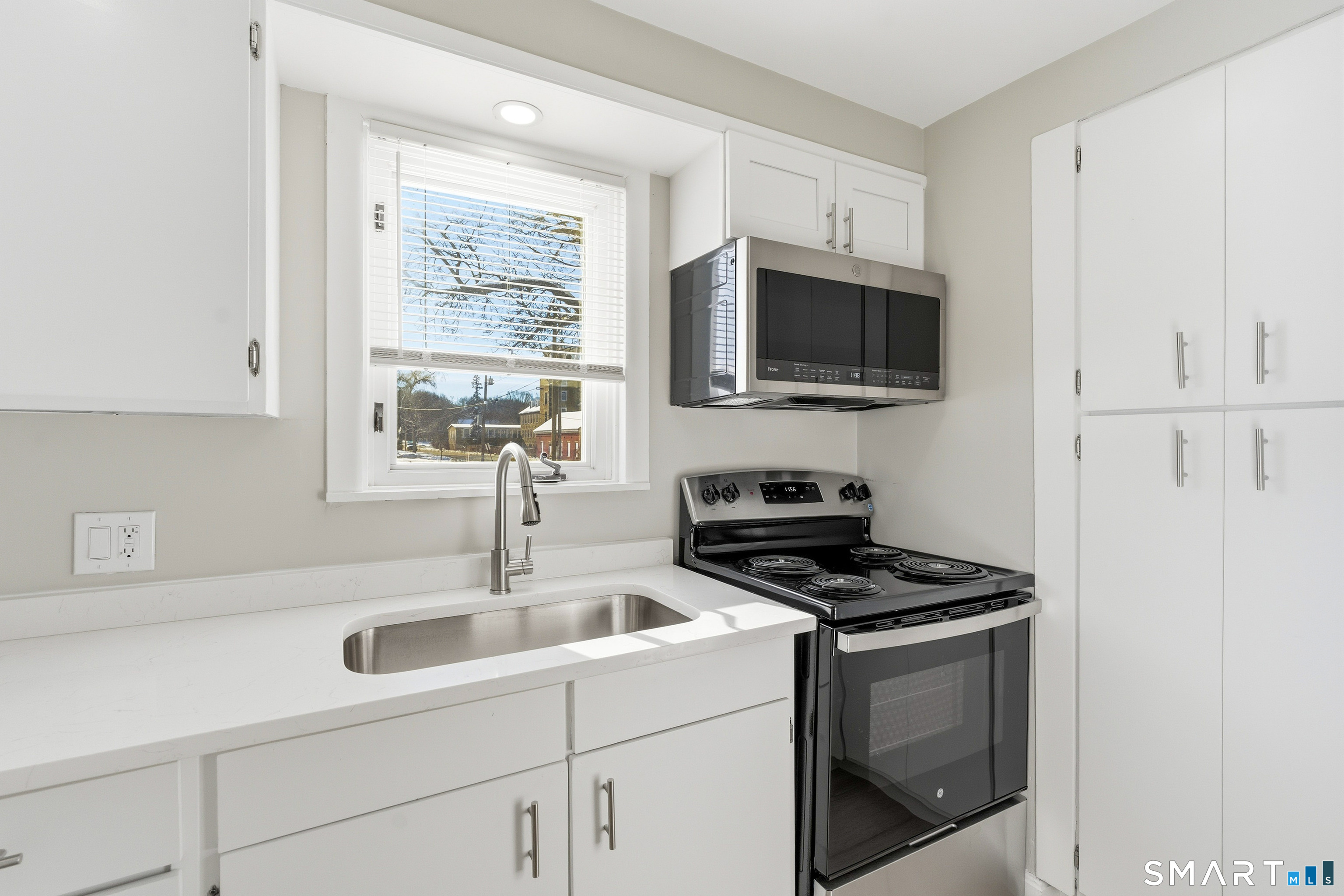 30 South Walnut Street Plainfield, CT 06387 - Photo 3 of 40