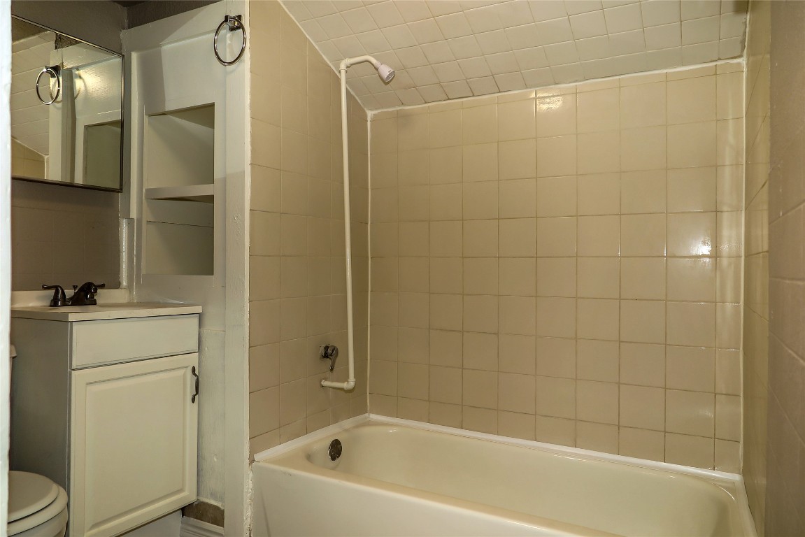 1312 A Pine Street, Unit A Georgetown, TX 78626 - Photo 25 of 26 a bathroom with a bathtub a toilet and a sink