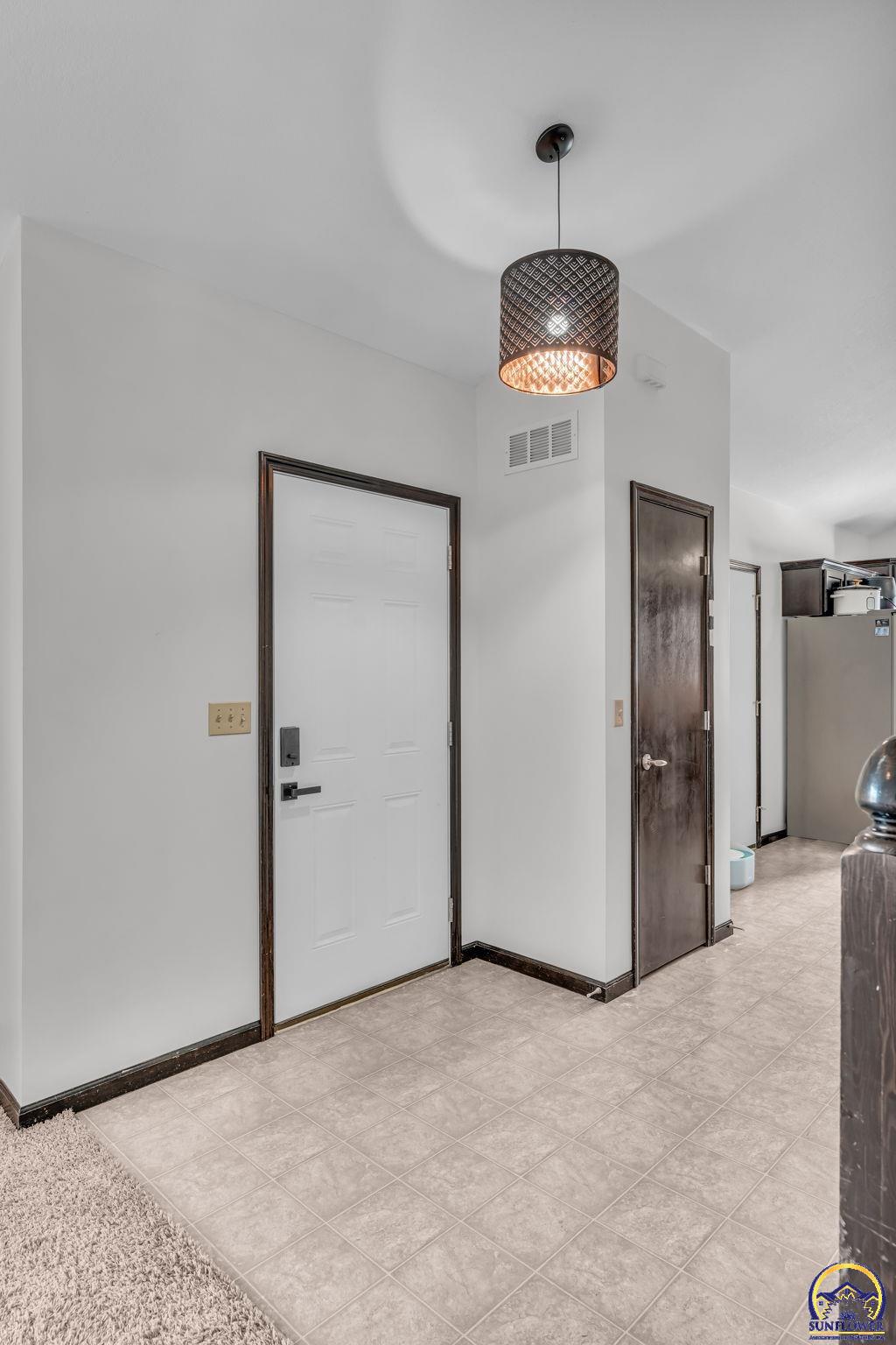 7105 Southwest 17th Terrace Topeka, KS 66615 - Photo 8 of 43