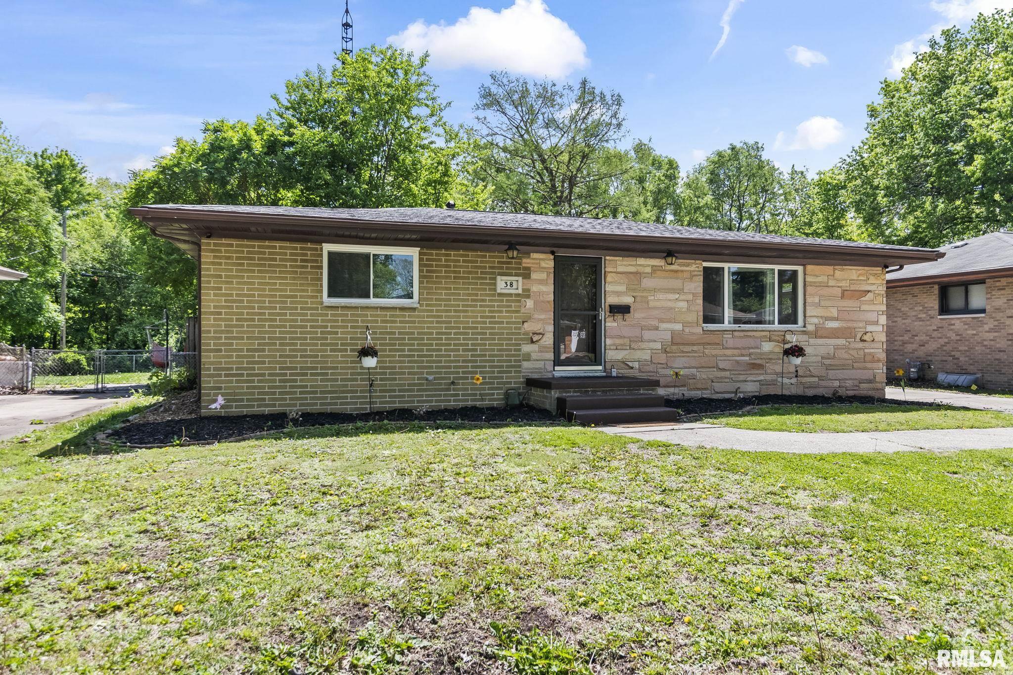 38 Monica Lane Springfield, IL 62702 - Photo 2 of 28