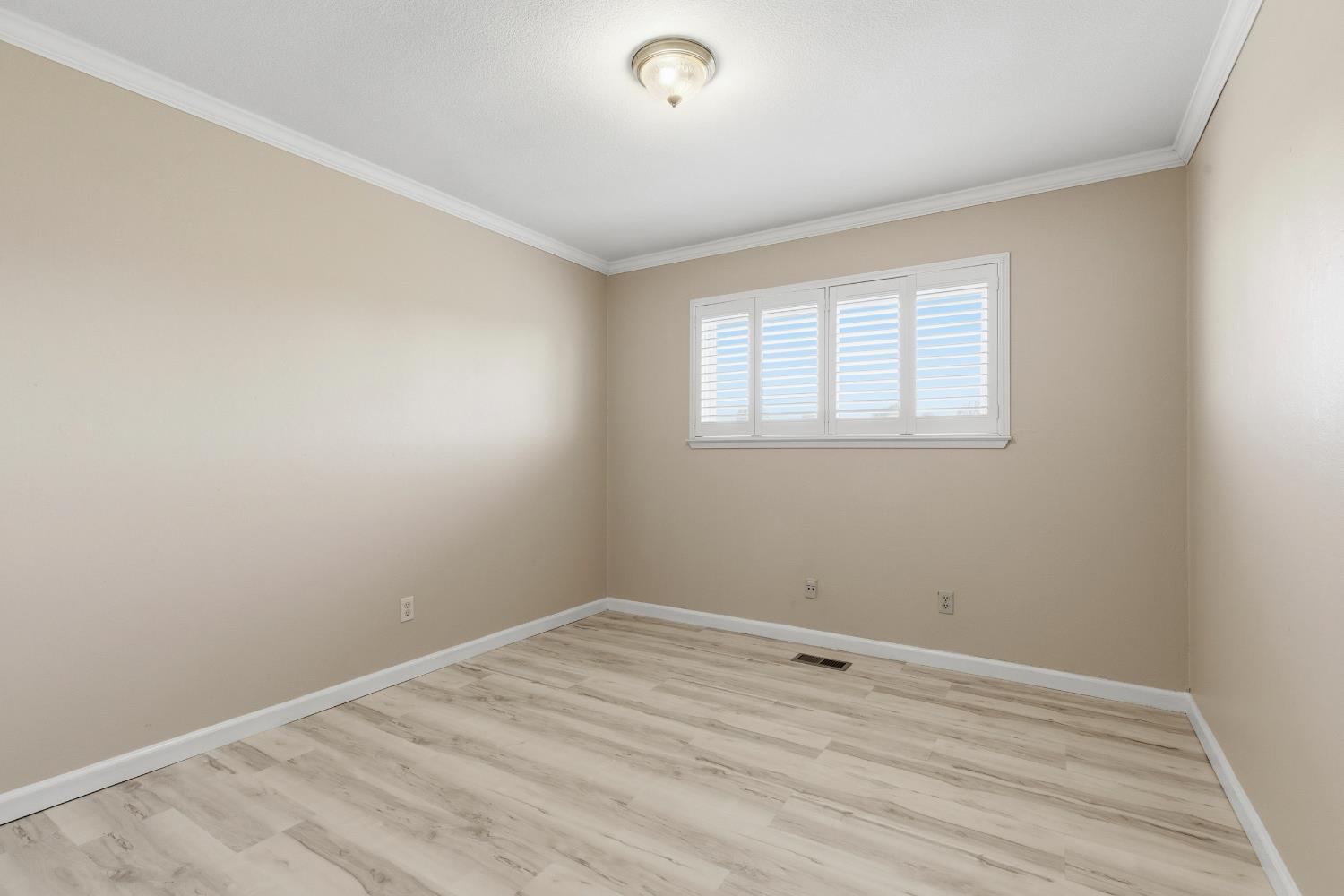 17500 Von Sosten Road Tracy, CA 95304 - Photo 19 of 50 an empty room with a window